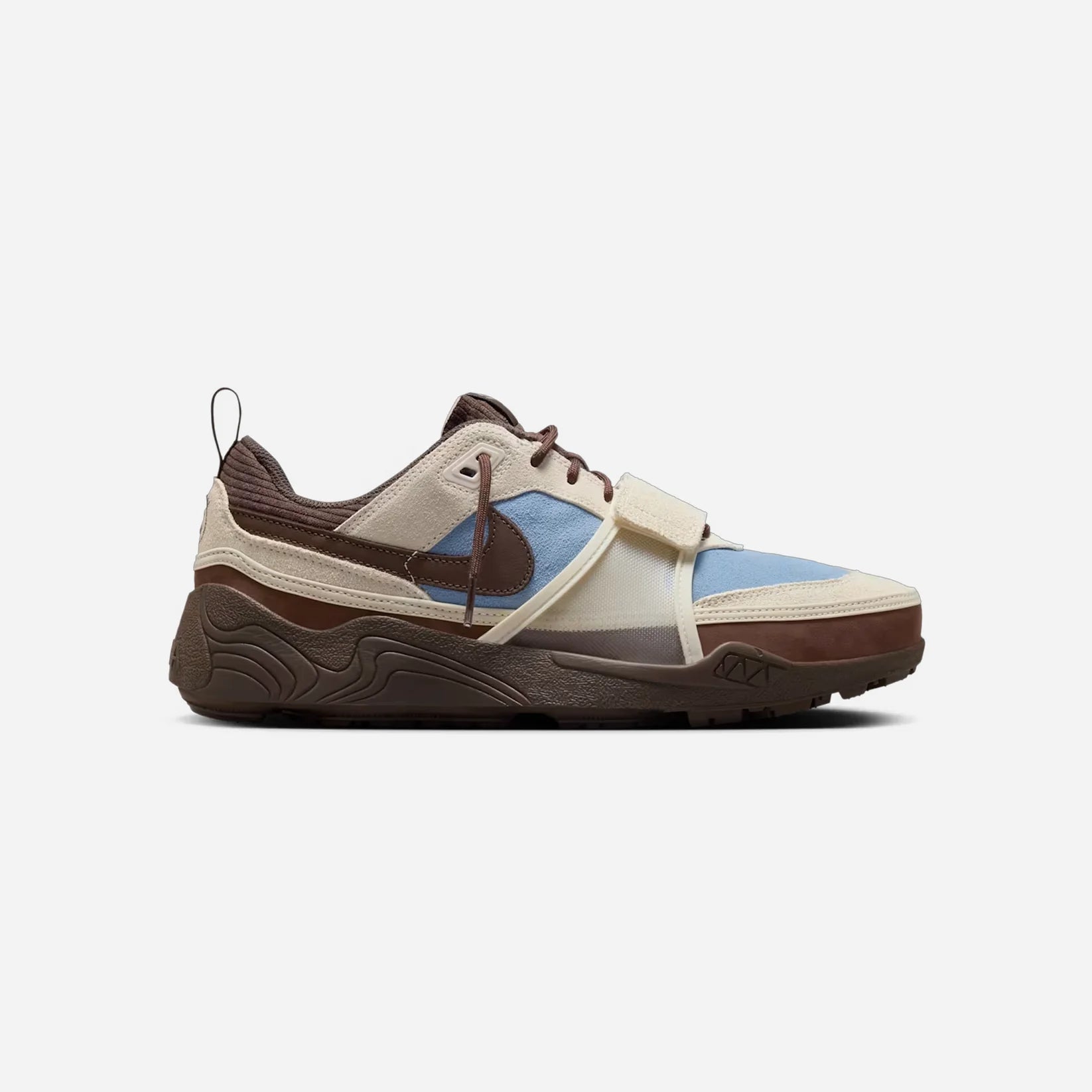 Nike Zoom Field Jaxx Travis Scott in Leche Blue blends retro vibes with modern flair and rugged detailing. Shop on HypeElixir.com.