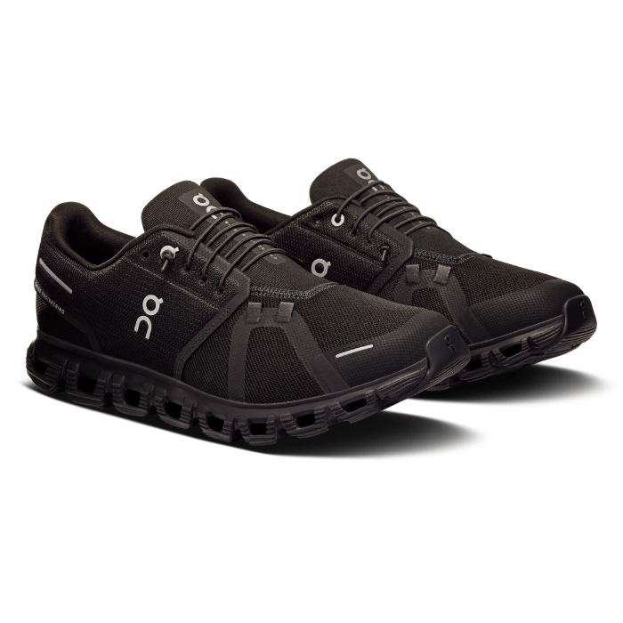 "On Running Cloud 6 Black sneakers by Hype Elixir – sleek, lightweight running shoes with a classic black design for optimal comfort, support, and performance."
