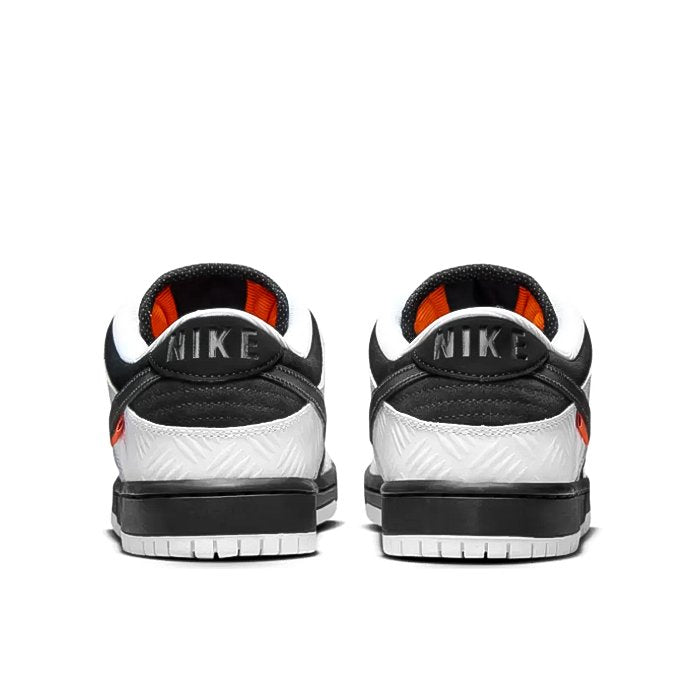 TIGHTBOOTH x Nike Dunk Low SB